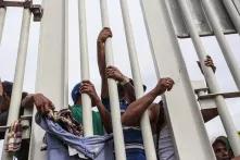 Viernes 19 de octubre. La caravana migrante se estrelló contra el portón de la aduana mexicana, que da paso al municipio de Ciudad Hidalgo, estado de Chiapas. Foto: Fred Ramos.