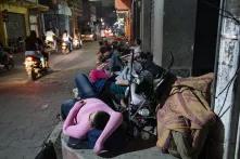 En los alrededores de la aduana guatemalteca de Tecún Umán duermen alrededor de 500 migrantes que esperan al grupo que viene desde Ciudad de Guatemala para cruzar la frontera mexicana que conecta con Ciudad Hidalgo, Tecún Umán, 17 de enero de 2020. Foto: Fernando Silva.