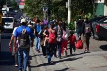 La caravana inició su travesía desde El Salvador del Mundo. En Sonsonate se unieron otros migrantes. Foto de Emerson Flores, Revista Gato Encerrado. 