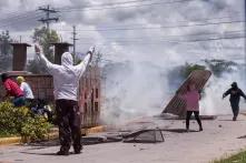 Students at the UNAH protest frequently, taking over the main road in front of the university. Esto ocurrió el pasado 10 de Agosto de 2017. 