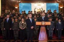 El Presidente de Guatemala, Jimmy Morales, rodeado de más de 70 militares, en la conferencia de prensa en la que anunció que no pedirá a la ONU renovar el mandato de la Comisión Internacional contra la Impunidad en Guatemala (Cicig).