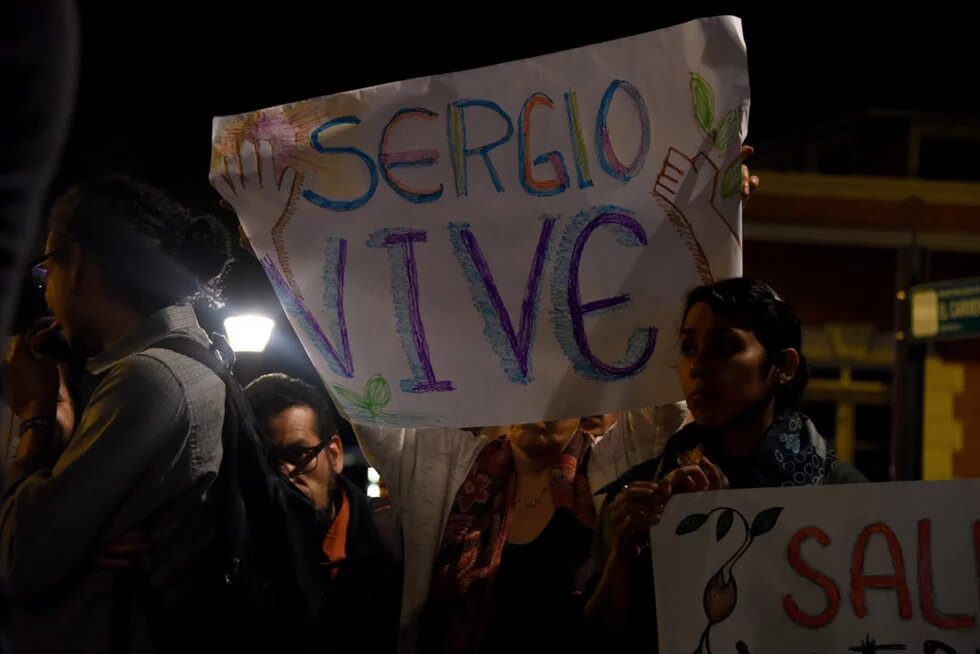 • En marzo del año pasado, el líder indígena Sergio Rojas, fue asesinado en su hogar tras recibir el impacto de 15 balas. El ataque brutal captó la atención internacional. La semana pasada, el Estado de Costa Rica, típicamente considerado como un líder en el hemisferio en materia de derechos humanos, sorprendió con la notificación del archivo fiscal del caso sin identificar ni sancionar a los responsables, argumentando que no había sido posible individualizar al imputado.