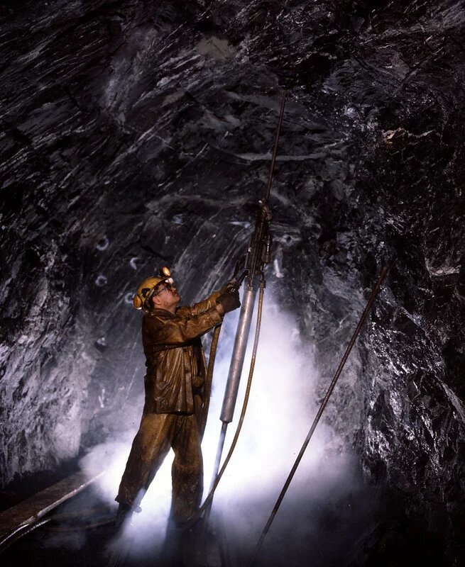 A miner drills in drift A miner drills in drift