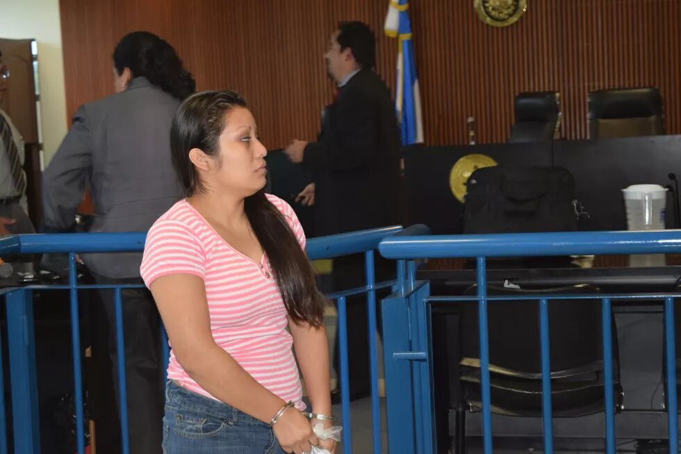 Evelyn Hernández, estudiante de 19 años acusada de abortar Evelyn Hernández, estudiante de 19 años acusada de abortar